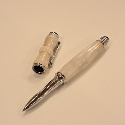 Click to view detail for CR-013 Pen - White Marbled Acrylic/Silver Screw Cap $60
